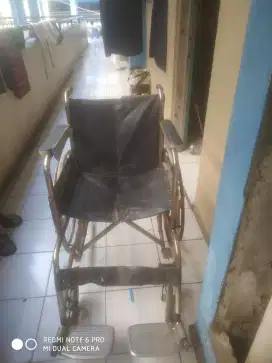 Kursi roda minus karatan