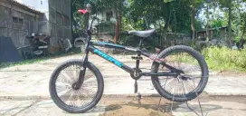 Sepedah bmx ukuran 20