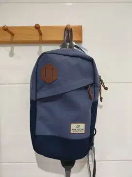 Tas slempang navyclub