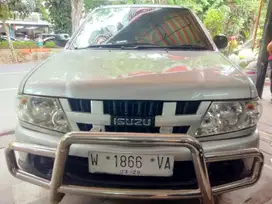 Isuzu Panther LM Silver