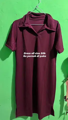 Dress merah lengan pendek