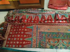Dijual songket Palembang dan selendangnya