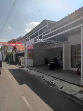 Rumah Tengah kota Furnished Pleburan Dekat Simpang Lima