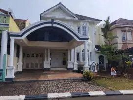 Dijual Rumah Mewah Plus Swimming Pool di Kota Wisata