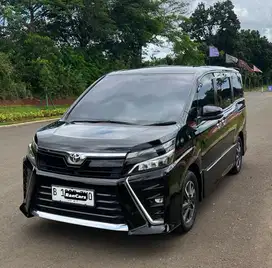 Toyota Voxy 2018 Hitam Km Low Istimewa