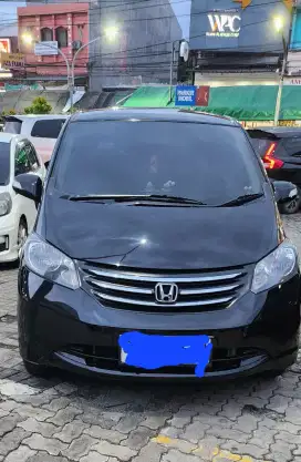 Di jual honda freed matic 2011 1.5 type E