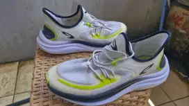 Sepatu Lari 910 mulus murah