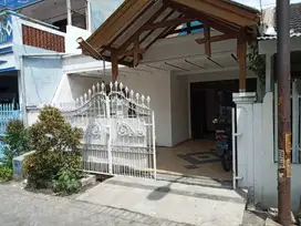 Disewakan Rumah Semolowaru, Dekat Untag, Lebar 6, Siap Huni