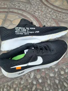 BEKAS KECIL SIZE 34 NIKE OFFWHITE