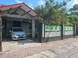 Jual Cepat! Rumah Asri + Tanah Luas di Tulungagung
