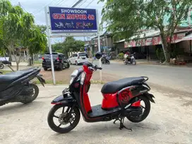 Di jual honda scoopy tahun 2015