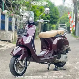 Piaggio Vespa LXV 150 3VIE Th 2014 WARNA BURGUNDY PERFECT CONDITION