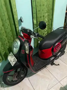 Jual murah motor scoopy tahun 2014 pemakaian wanita