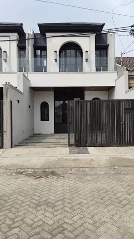 SISA 1 UNIT, Rumah Manyar Tirtoyoso Strategis, MINIMALIS