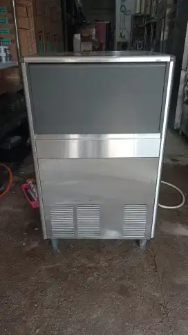 Pembuat es otomatis ice maker scootman mulus