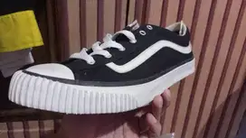Sepatu Vans size 44 sisa display