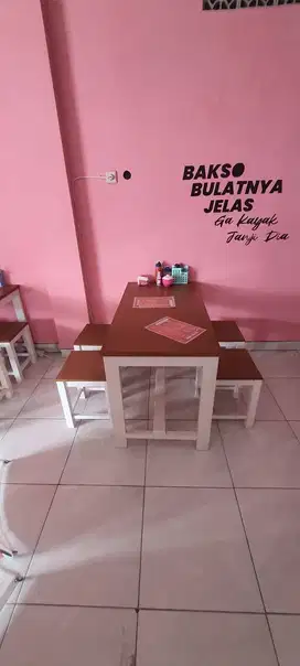 Meja Panjang & 4 Buah Kursi Sepaket