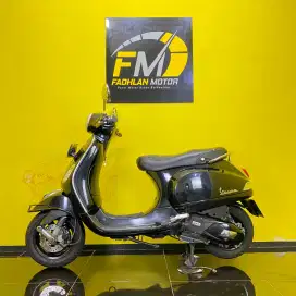 Piaggio Vespa LX 125 2017 pajak hidup warna hitam