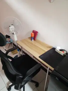1 Set Kursi dan Meja