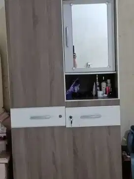Jual segera lemari pakaian 2 pintu, jual sebab pindah keluar pulau