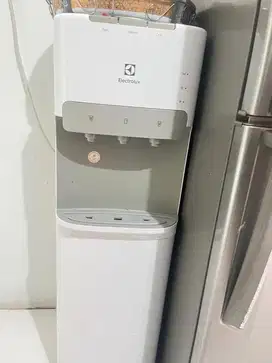 DI JUAL DISPENSER ELECTROLUX