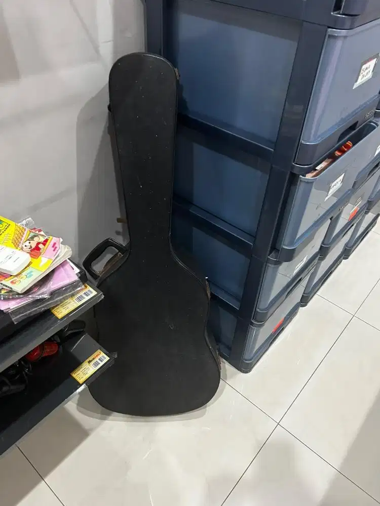 gitar lama akustik