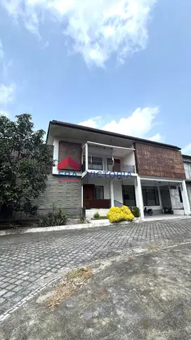 Hunian Dalam Perumahan Dekat Polsek Pare Supermaket TOP & RS HVA