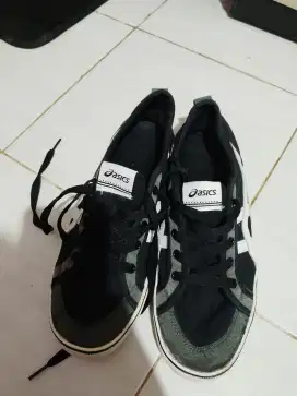 Sepatu asics original ukuran 42