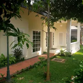 Rumah Asri 1 lantai ada taman di Limo Cinere Depok