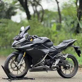 HONDA NEW CBR150R HITAM 2023 KM LOW PAJAK PANJANG SIAP NGEBUT