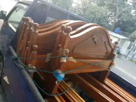 Tempat tidur kayu solid tebal dijamin tahan lama