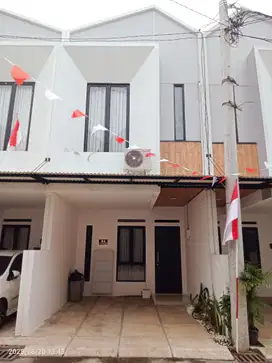 Rumah 2 lantai, siap huni, dalam cluster, free biaya biaya