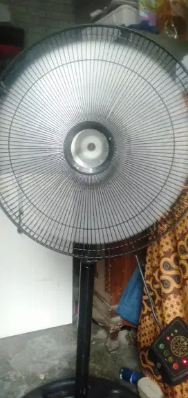 kipas angin Maspion jumbo tenaga turbo.