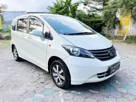 Dp 5jt. HONDA FREED 2012 AT / AUTOMATIC PUTIH