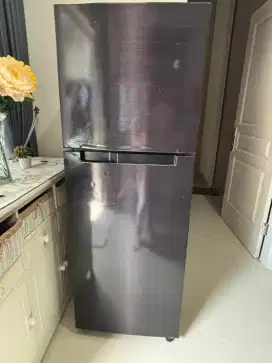 Kulkas 2 Pintu Merek Samsung