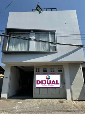Dijual Rumah modern minimalis,Cocok untuk usaha di Pondok Kelapa