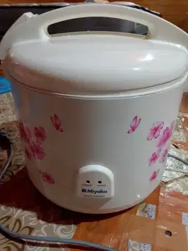 Di jual cepat!!! Penghangat nasi dari miyako ukuran 5L