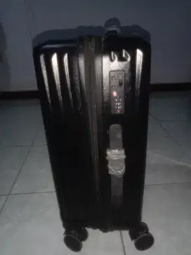 Koper warna hitam