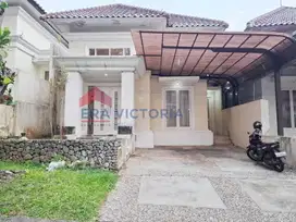 Rumah dengan Swimming Pool, Dekat B.A.T & Gerbang Tol Singosari