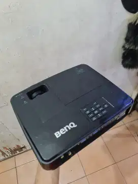 Proyektor BenQ.