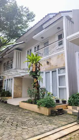 Sewa Rumah Cluster 3 Lantai di Cilandak 3BR Furnished