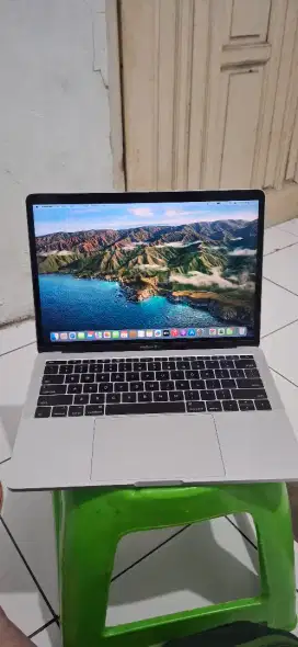Macbook pro 2017 8/256