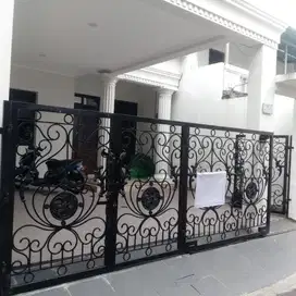 Rumah Clasic 2 Lantai di Taman Malaka Pondok Kelapa Jaktim