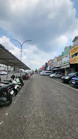 Ruko Siap usaha di Golden Vienna hadap jalan raya