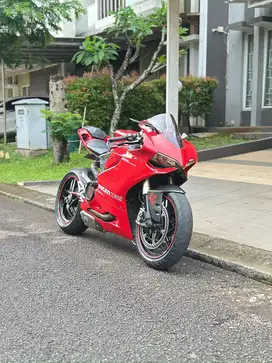 DUCATI PANIGALE 1199 full paper