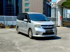 Nissan Serena 2.0 HWS CBU At 2011 Sunroof Model 2013