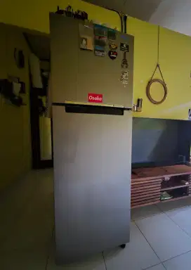 Kulkas samsung ukuran besar.
