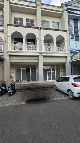 Ruko siap pakai di area komersil Grand Galaxy, Bekasi
