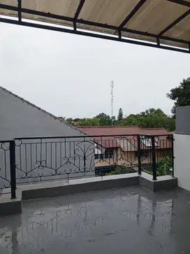 Rumah Rooftop 2 Lantai SHM Full Bata Merah Bebas Banjir Jagakarsa