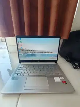 Laptop Hp 14s Amd athlon silver (like new)